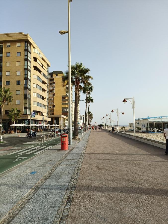 Piso Avenida Junto A La Playa Apartment Cadiz Luaran gambar